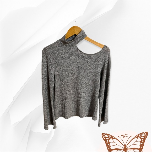 Others Follow Gray Knit Cold Shoulder Top Size M - Picture 1 of 5